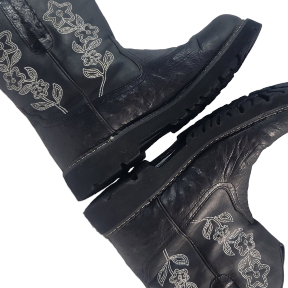 Ropers women's size 11 faux  ostrich with etched flowers. In excellent cond. - Picture 7 of 7